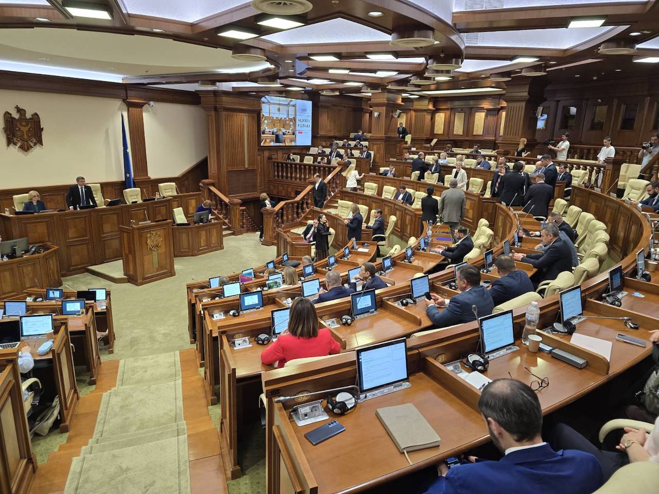 LIVE/ Ședința Parlamentului. Runda întrebărilor pentru premierul desemnat și cabinetul de miniștri continuă de mai bine de cinci ore