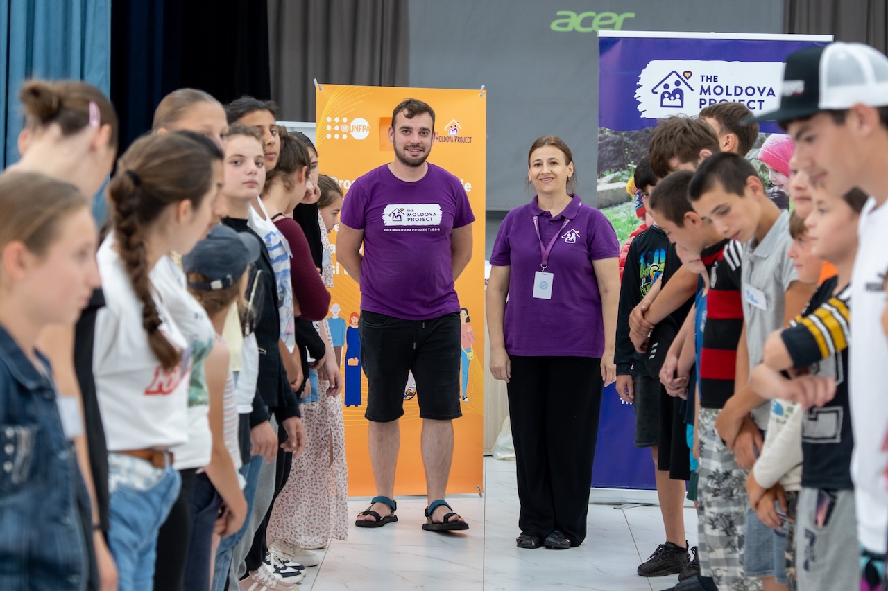 75 de adolescenți din Hîncești, Anenii Noi și Călărași participă la un program de educație sexuală comprehensivă în afara școlii