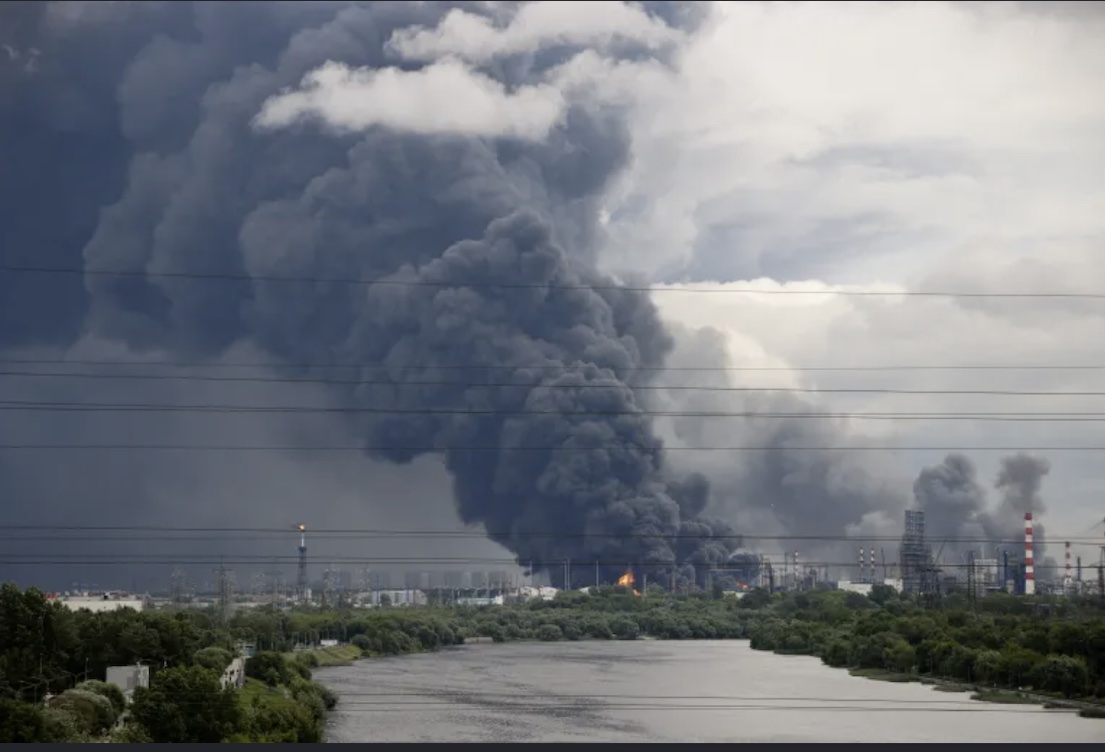 Reuters: Atacurile ucrainene asupra rafinăriilor de petrol au redus producția de motorină în Rusia cu aproape 40%. Anterior, Moscova a luat decizia de a opri exporturile de motorină până la sfârșitul lunii iulie