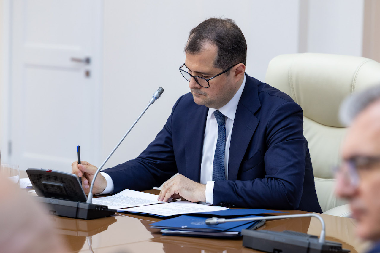 Prima vizită de la preluarea funcției de prim-ministru: Vasile Tofan merge la București pentru a se întâlni cu omologul său și cu președintele României