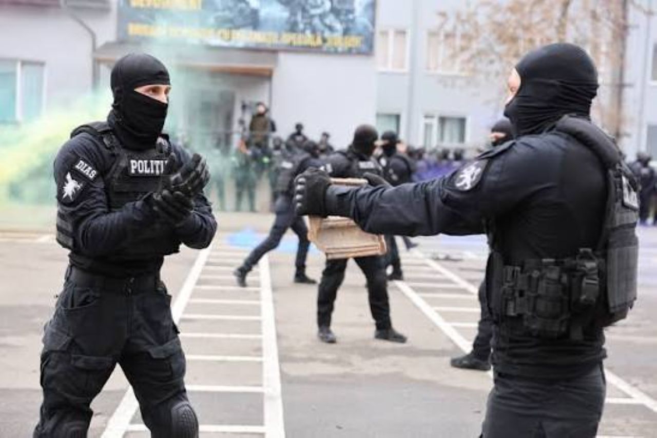 Exerciții tactice ale Brigăzii „Fulger”, într-un centru comercial din Chișinău, aproape de miezul nopții: IGP: „Vă îndemnăm nu răspândiți informații eronate”