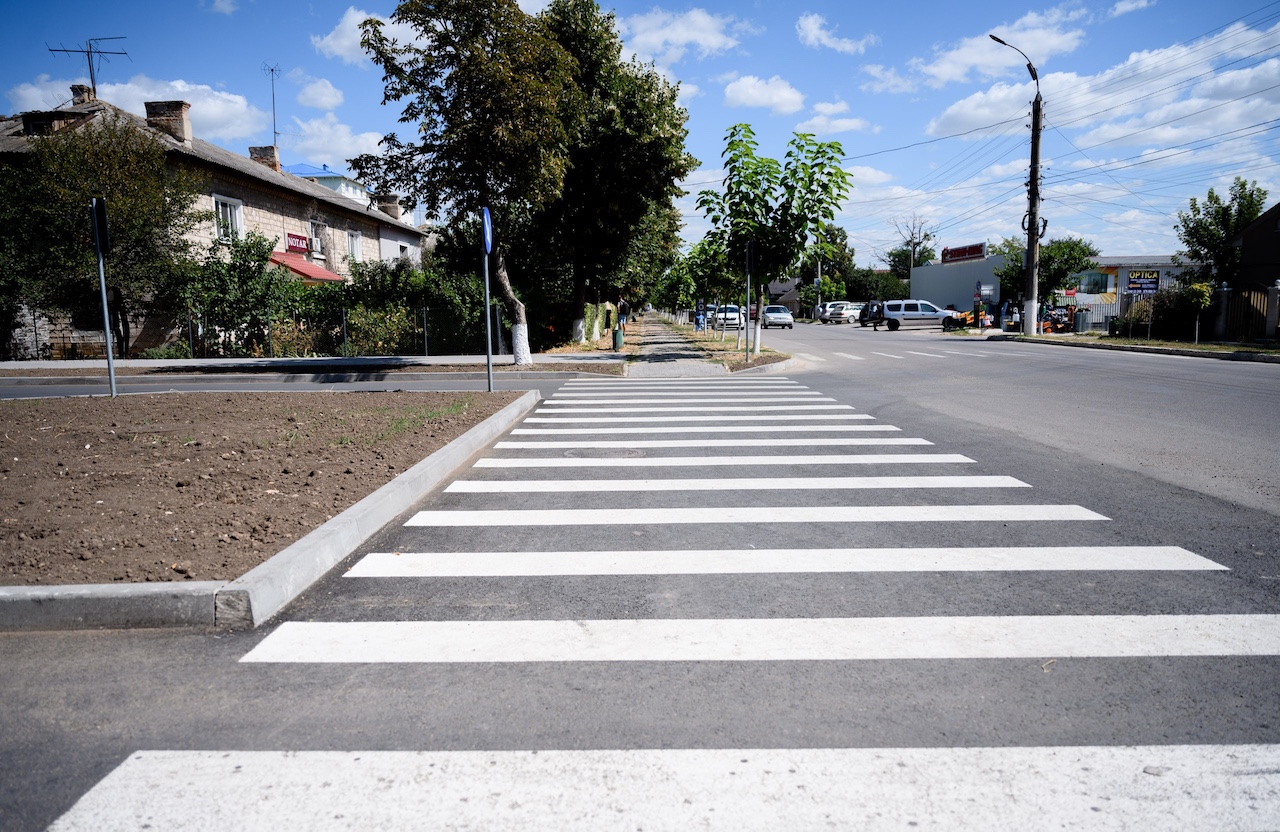 Un drum local de un kilometru și mai multe căi de acces au fost reabilitate la Criuleni prin Programul „Europa este aproape”