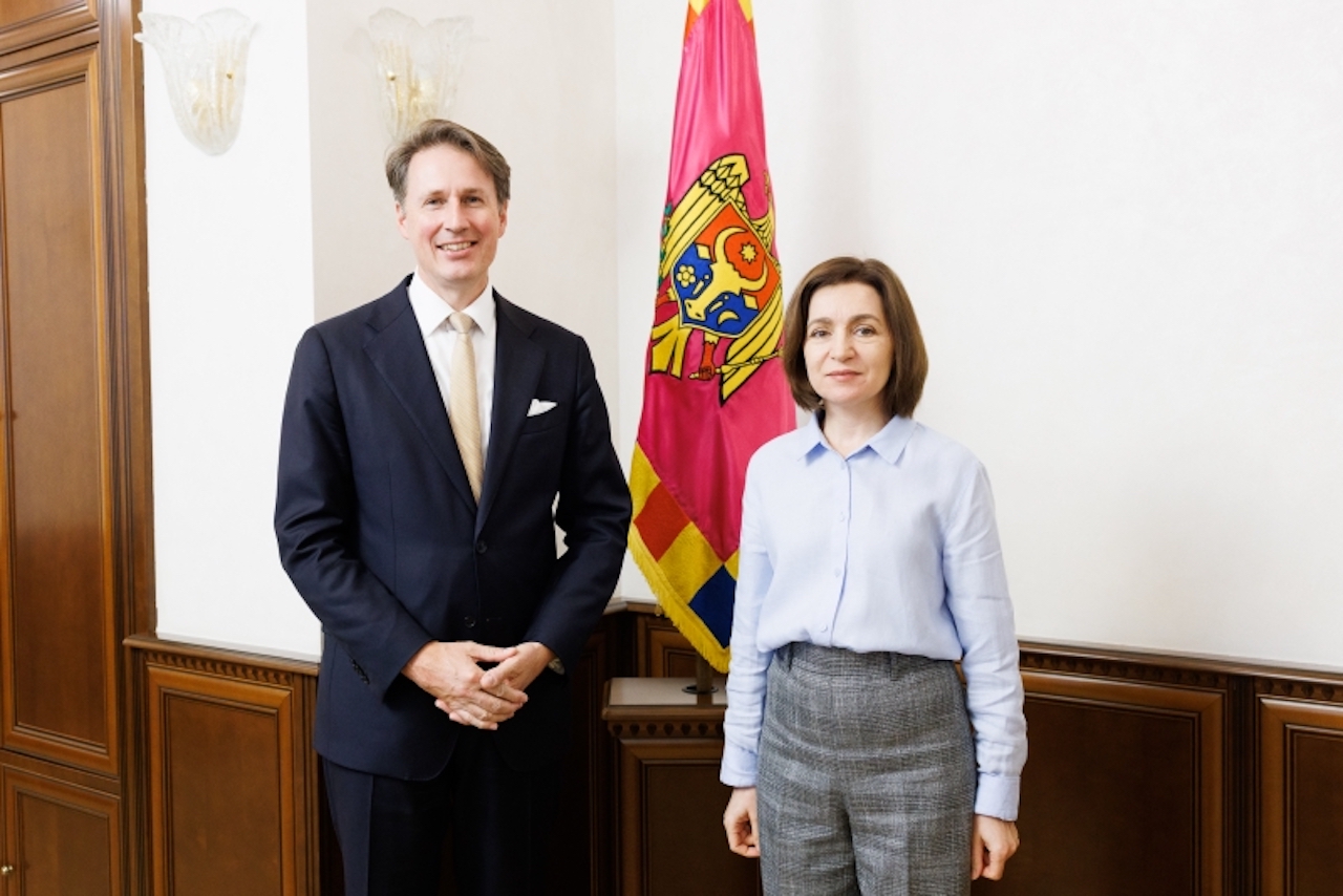 Maia Sandu i-a conferit „Ordinul Onoarei” ambasadorului Regatului Țărilor de Jos, Fred Duijn, la încheierea mandatului