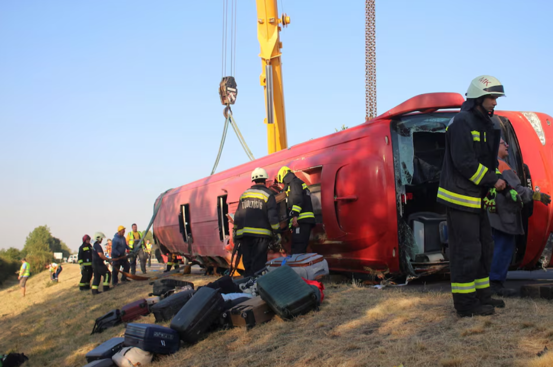 Doisprezece persoane au murit și cel puțin 10 au fost rănite într-un accident produs în Ungaria, cu implicarea unui autobuz polonez