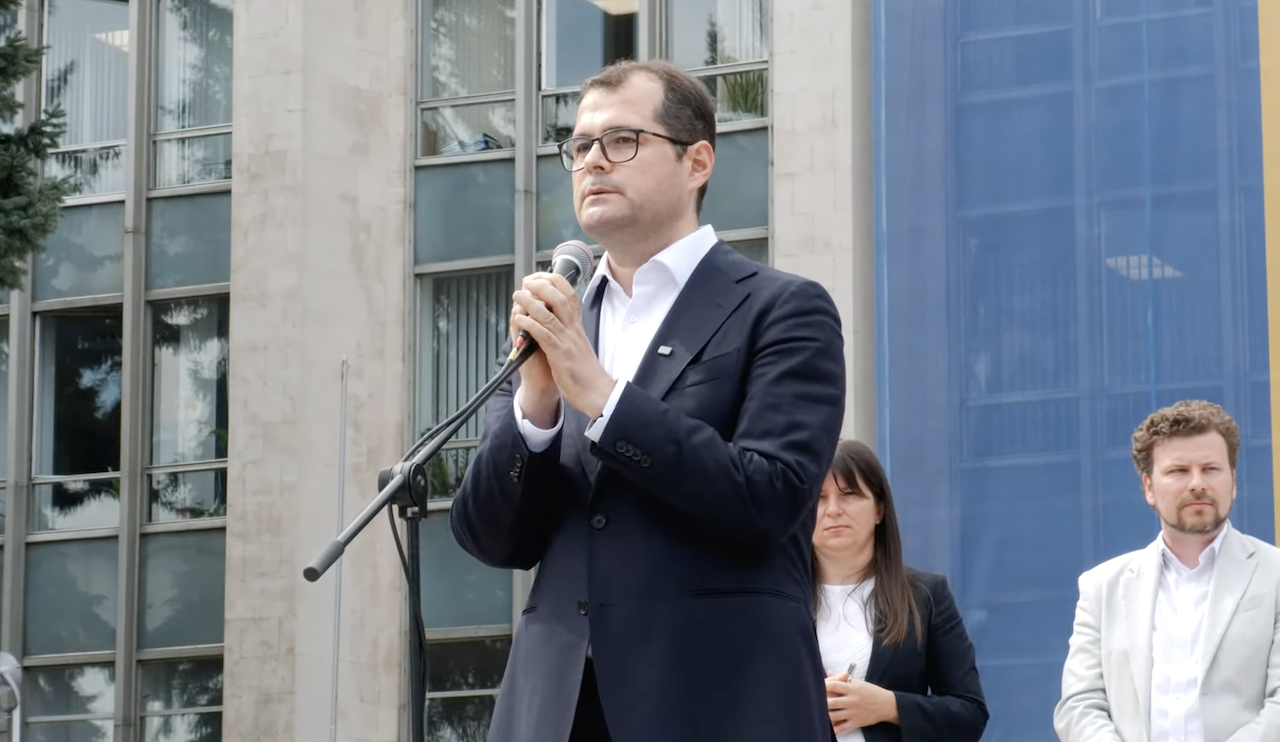 Premierul Vasile Tofan anunță o plată unică pentru bugetarii cu salarii brute sub 20 de mii de lei: angajații din învățământ vor primi câte 4000 de lei