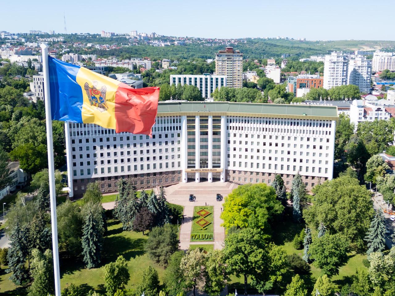 Parlamentul se va convoca în sesiune extraordinară: ar urma să fie examinate 22 de proiecte „cu sigla UE”